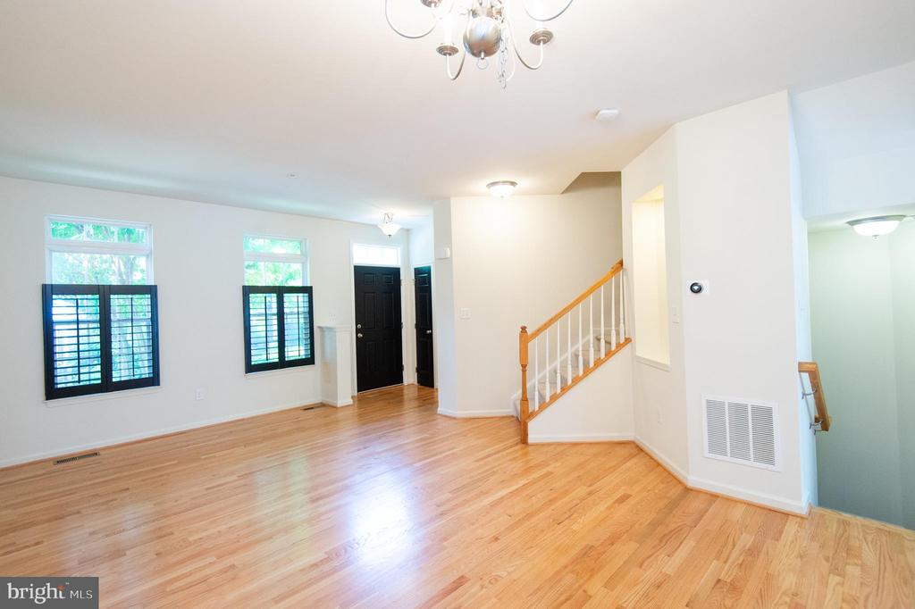 300 DIXON STREET Unit: 505