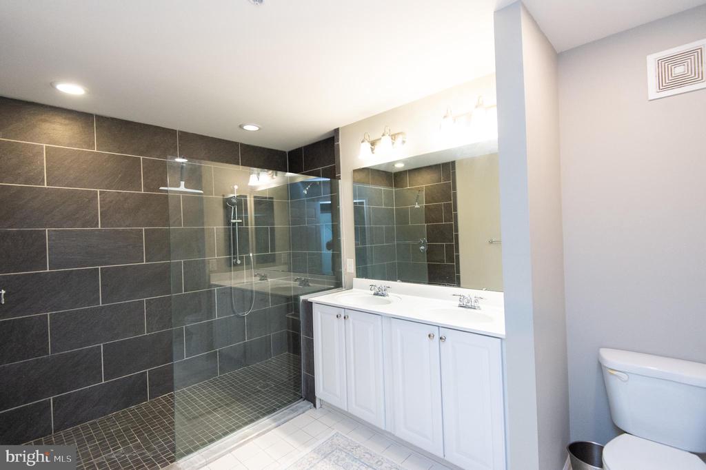 300 DIXON STREET Unit: 505