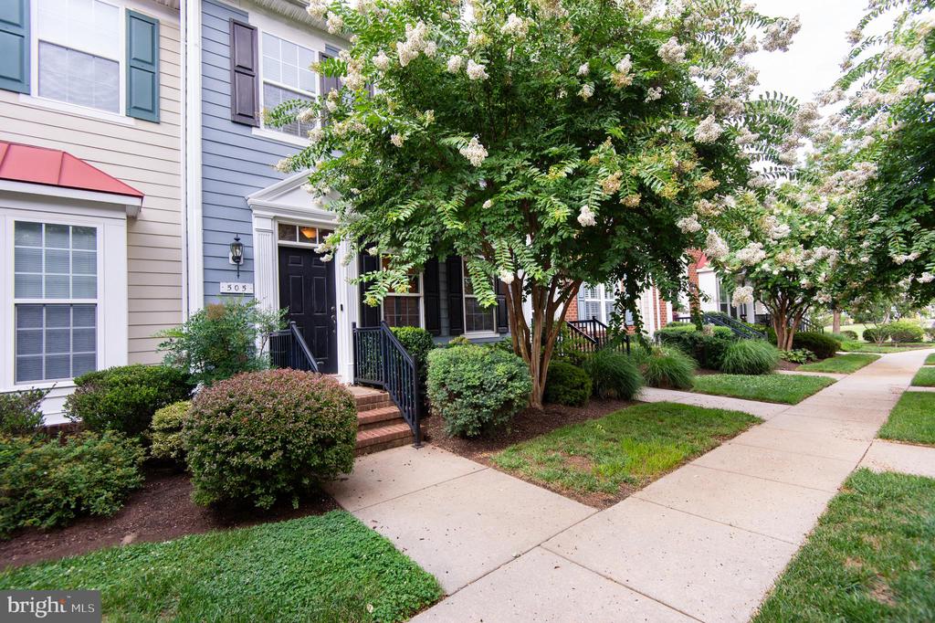 300 DIXON STREET Unit: 505