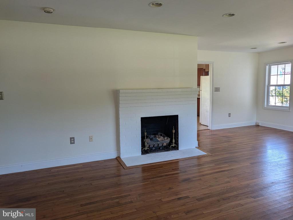 9005 CENTREVILLE ROAD
