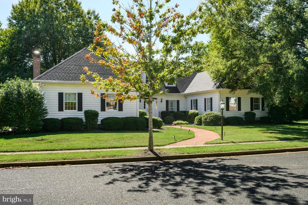 38 LONDONDERRY DRIVE