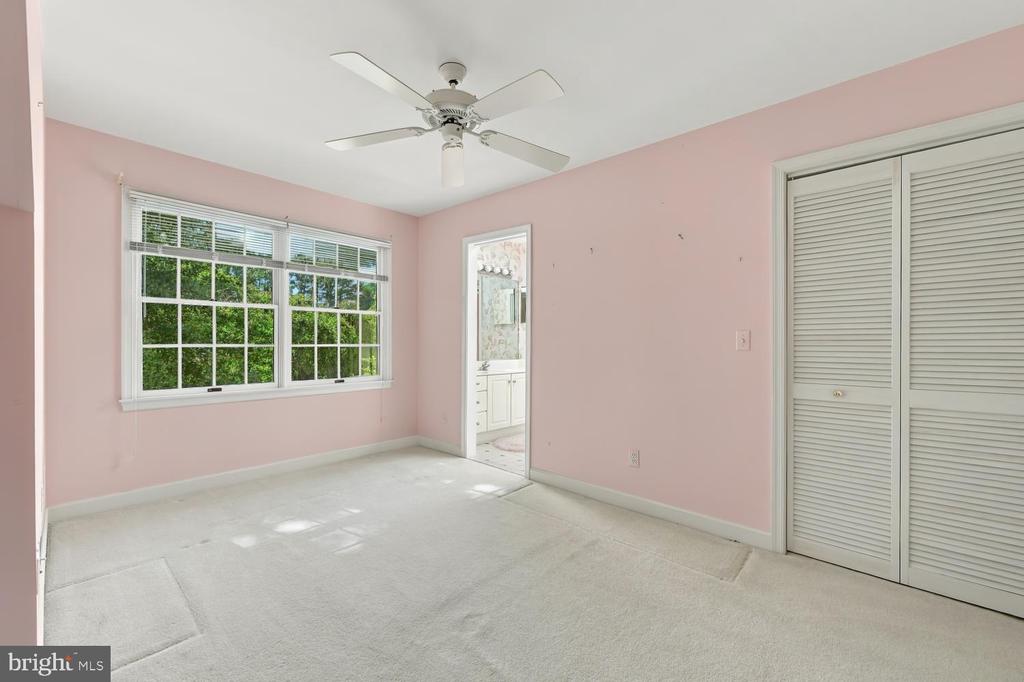 38 LONDONDERRY DRIVE