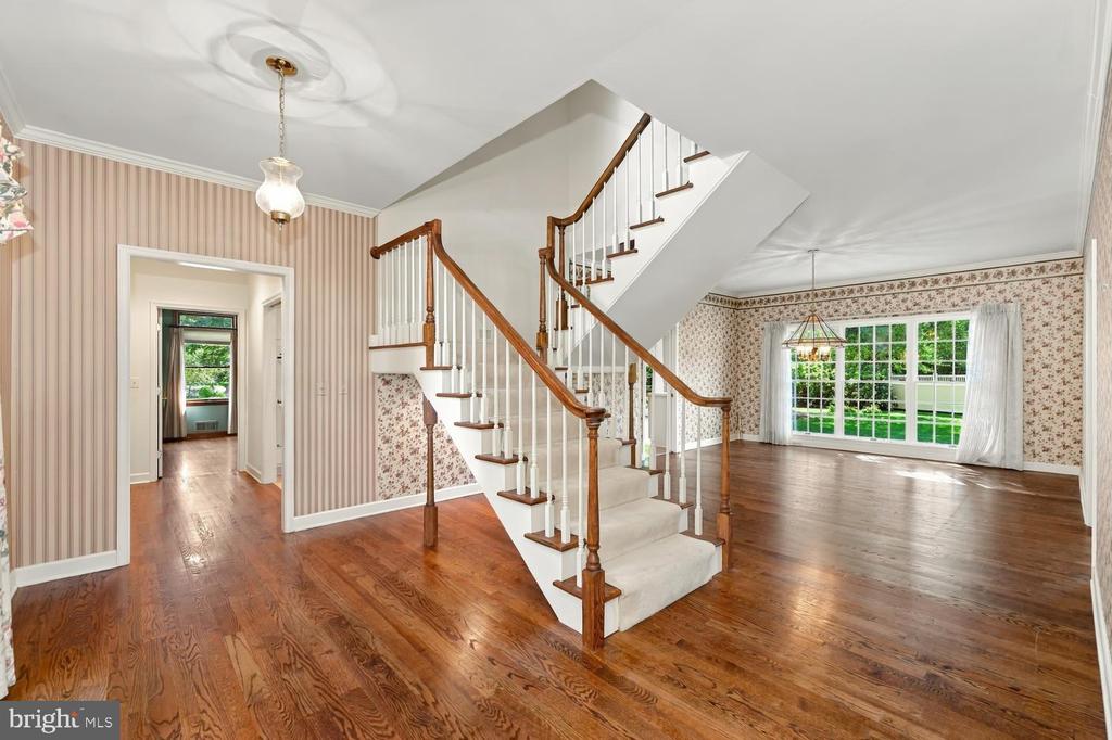 38 LONDONDERRY DRIVE