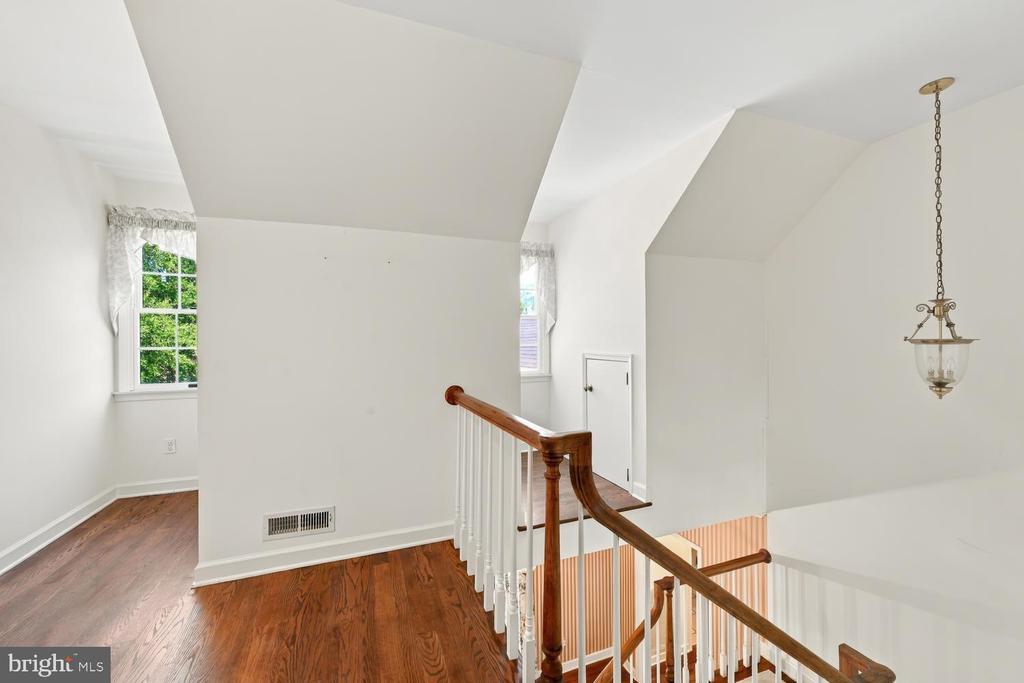 38 LONDONDERRY DRIVE