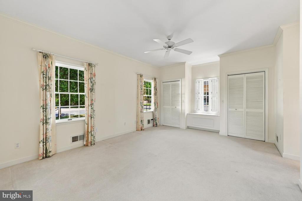 38 LONDONDERRY DRIVE