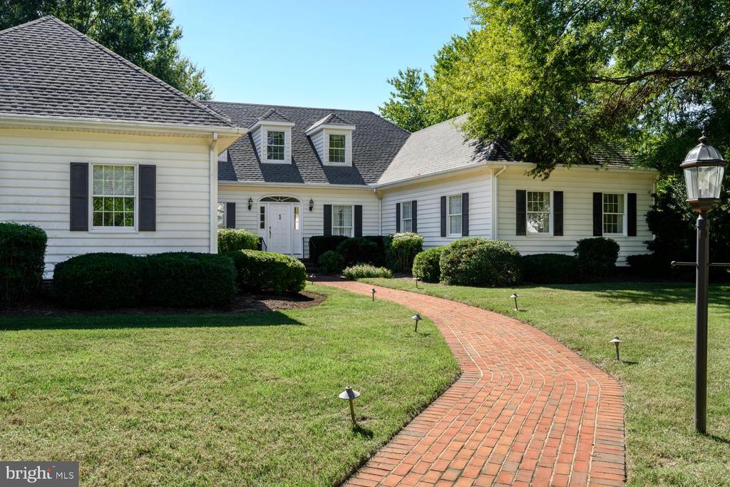 38 LONDONDERRY DRIVE