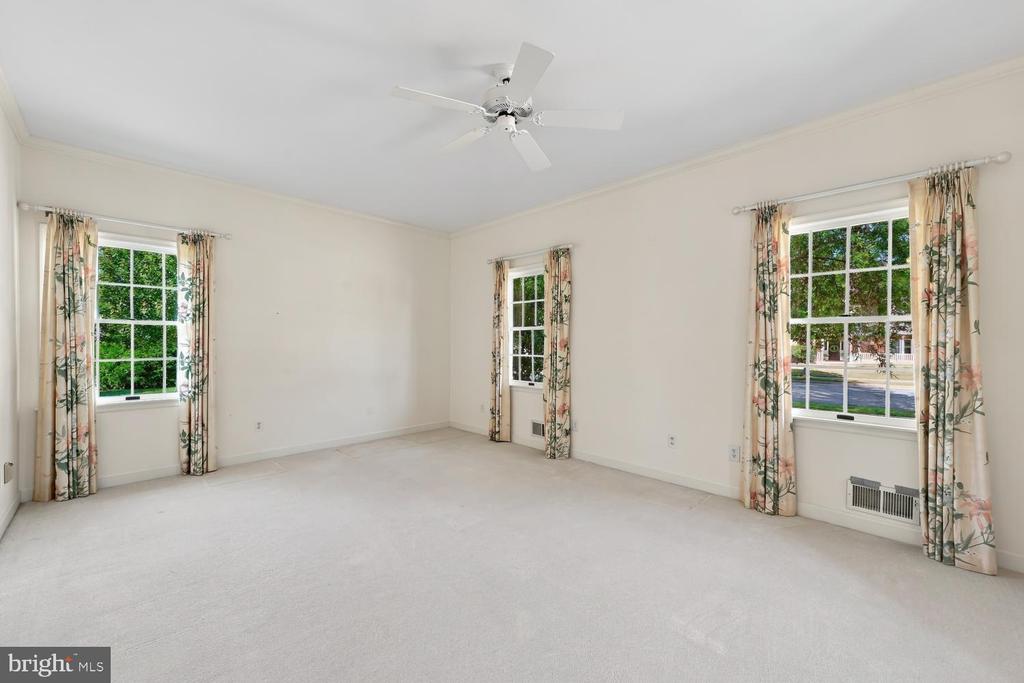 38 LONDONDERRY DRIVE