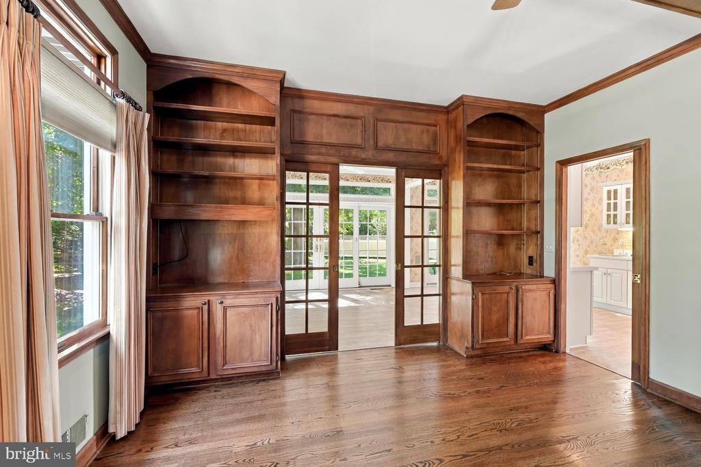 38 LONDONDERRY DRIVE