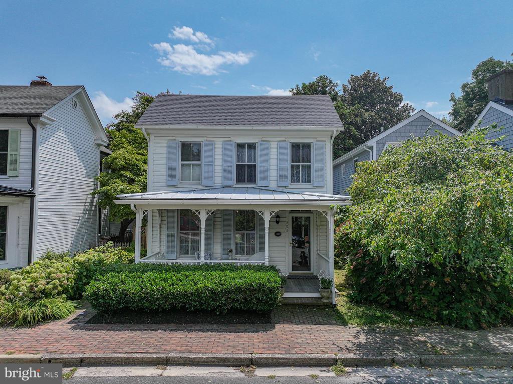 202 CHESTNUT