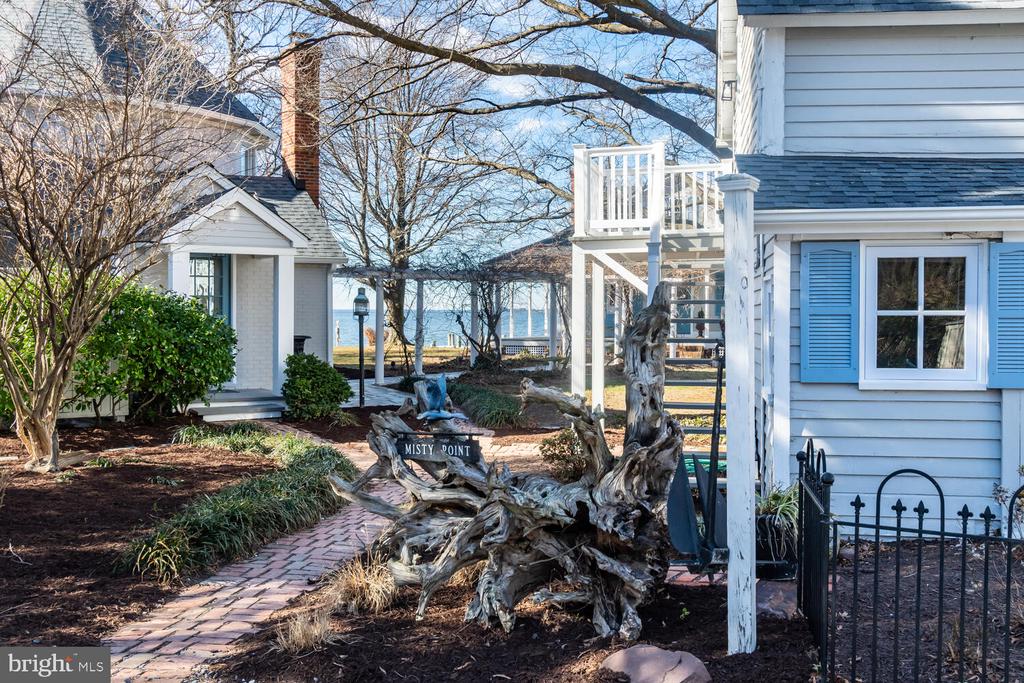 1002 WADES FARM LANE