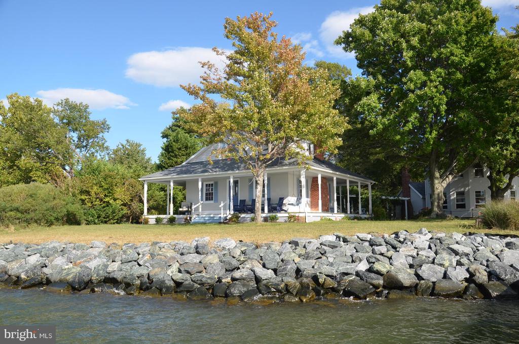 1002 WADES FARM LANE