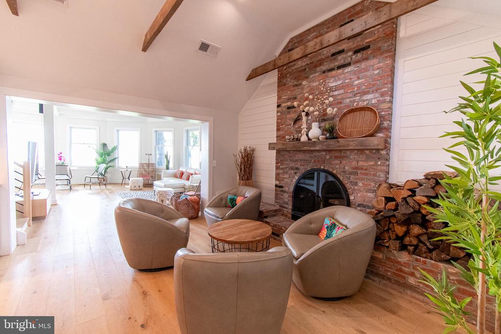 1002 WADES FARM LANE