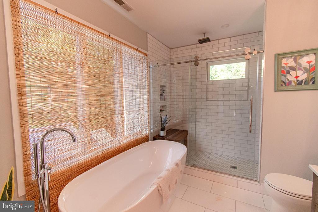 1002 WADES FARM LANE