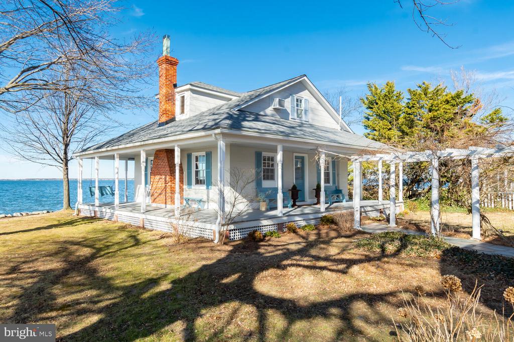 1002 WADES FARM LANE
