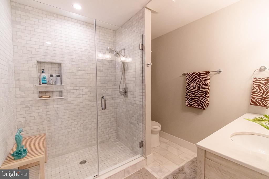 1002 WADES FARM LANE