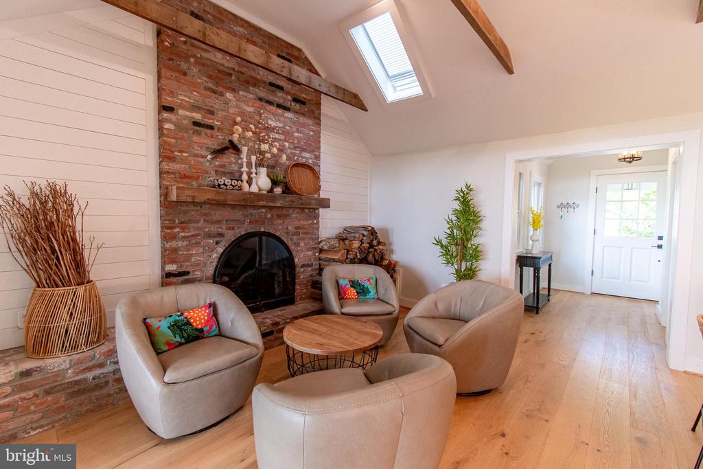 1002 WADES FARM LANE