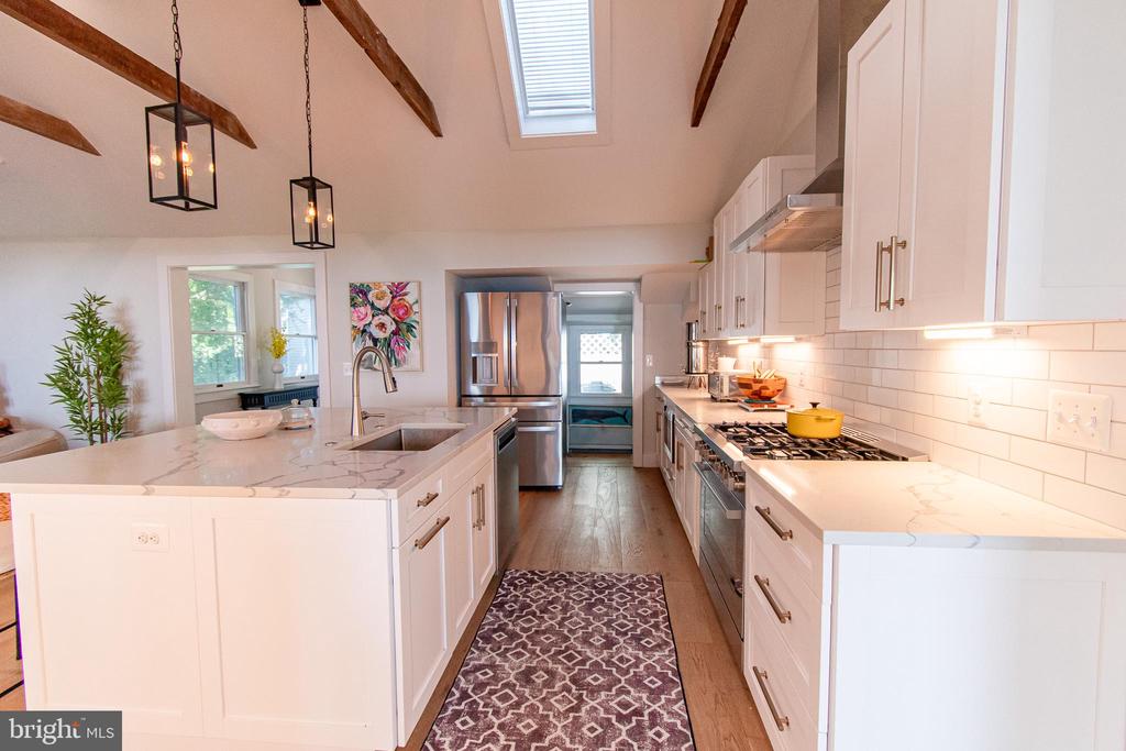 1002 WADES FARM LANE