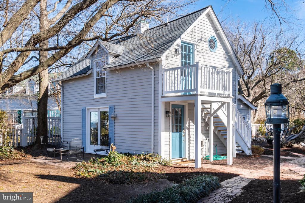 1002 WADES FARM LANE