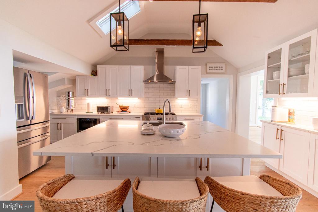 1002 WADES FARM LANE