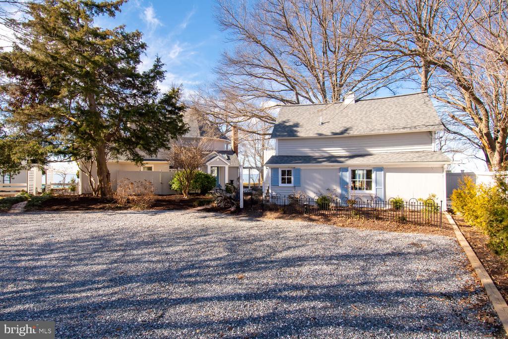 1002 WADES FARM LANE
