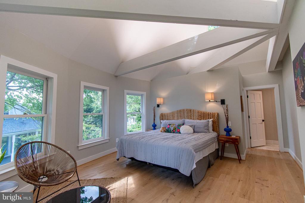 1002 WADES FARM LANE