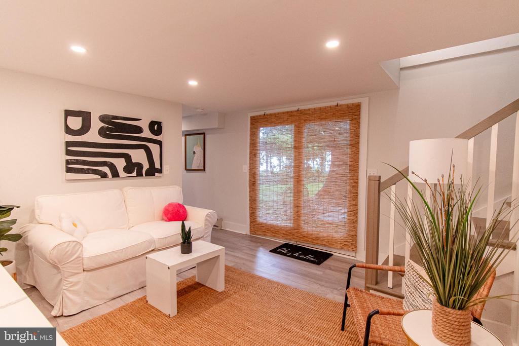 1002 WADES FARM LANE
