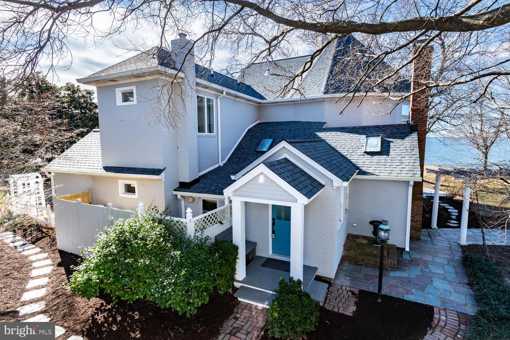 1002 WADES FARM LANE