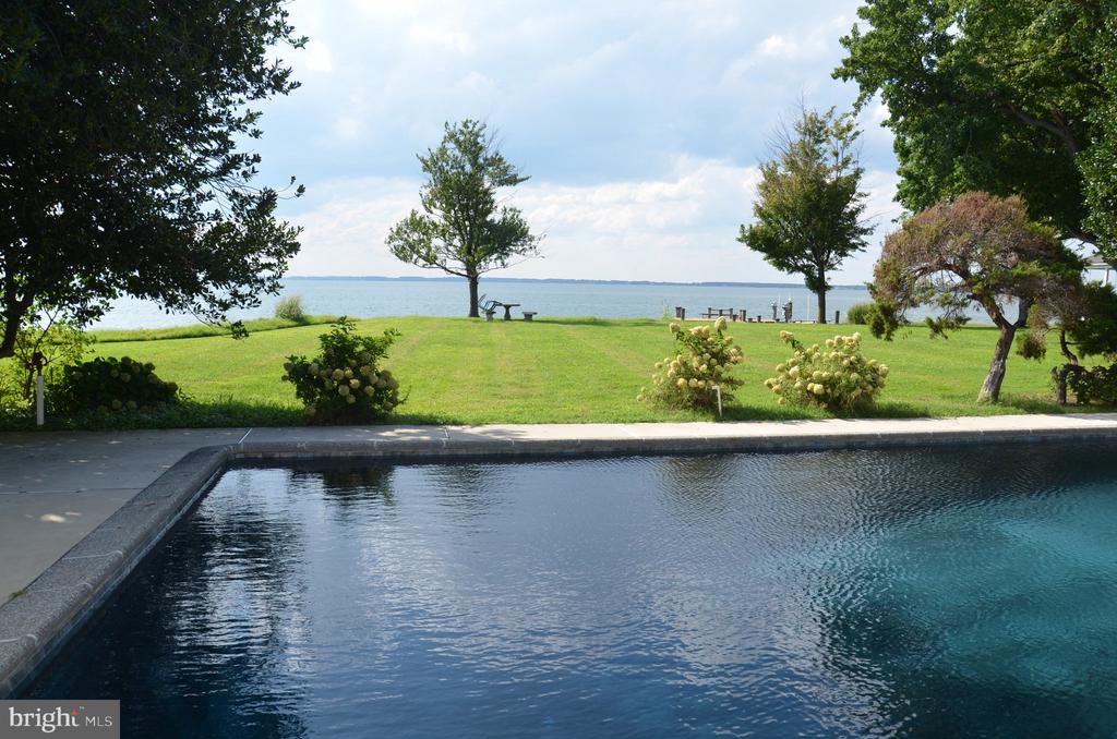 1002 WADES FARM LANE