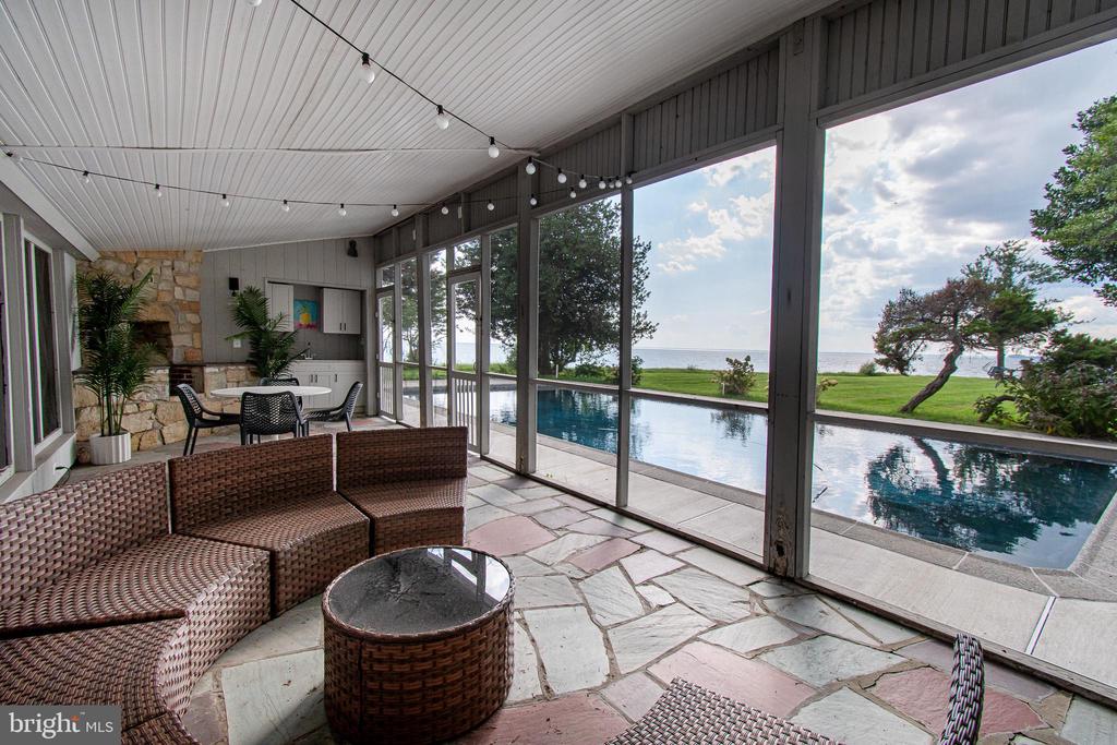 1002 WADES FARM LANE