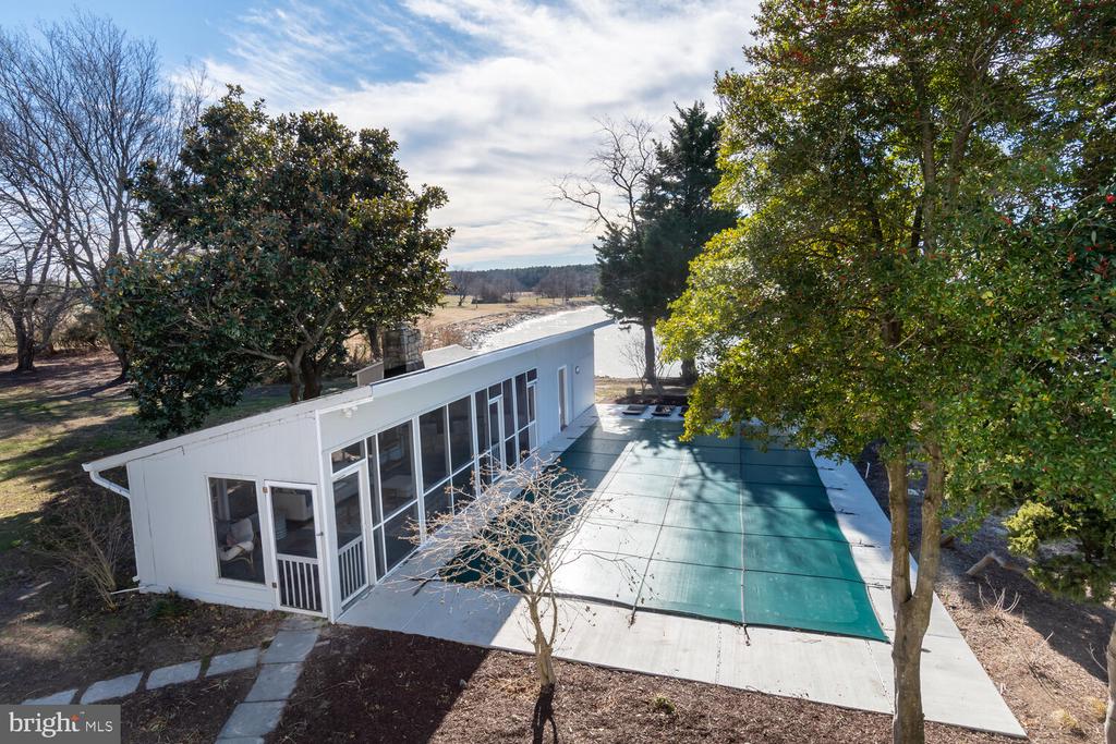 1002 WADES FARM LANE