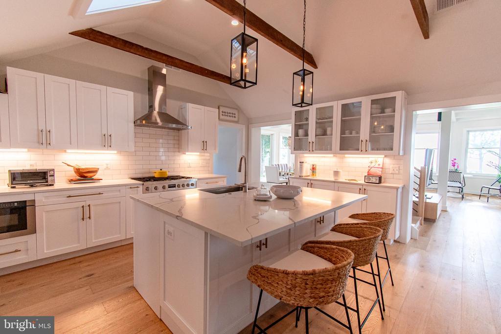 1002 WADES FARM LANE