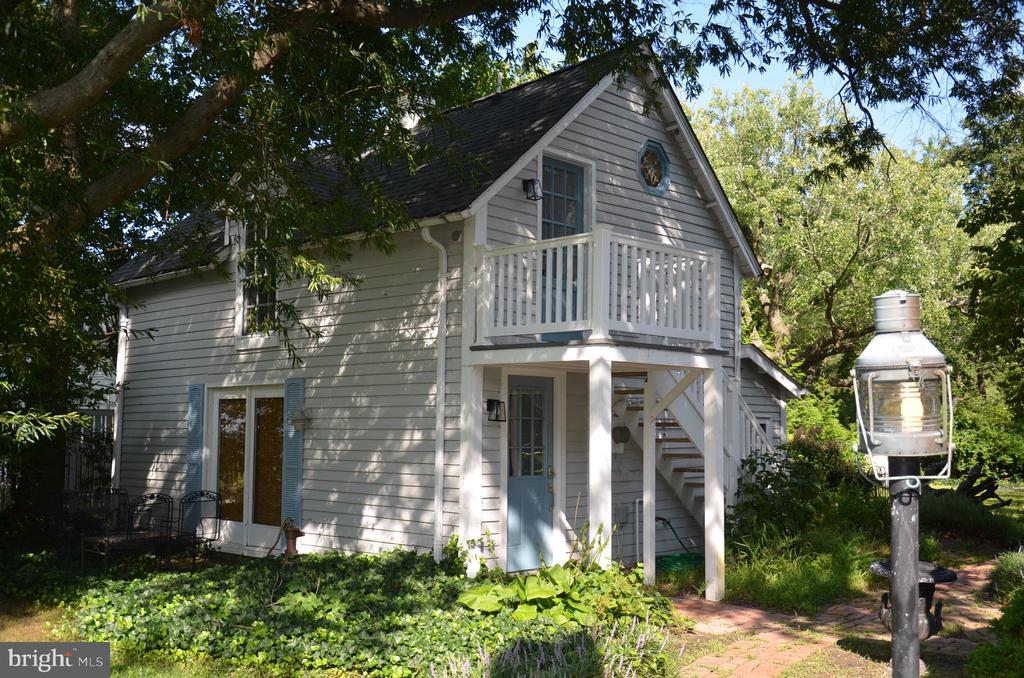 1002 WADES FARM LANE