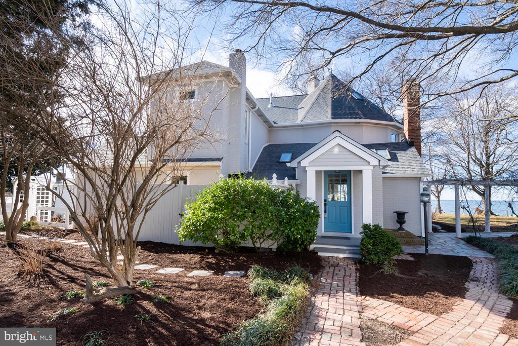 1002 WADES FARM LANE