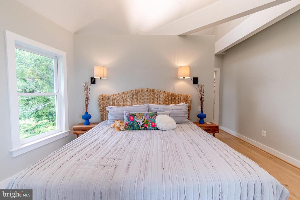 1002 WADES FARM LANE