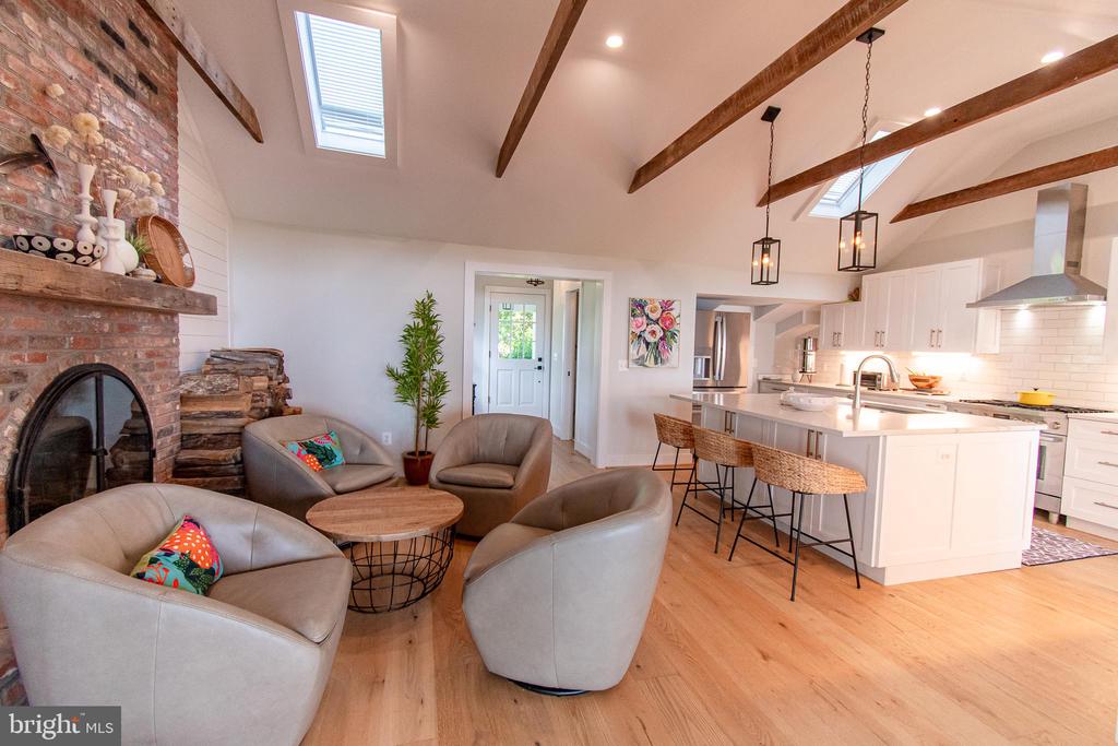 1002 WADES FARM LANE