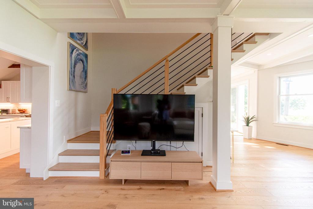 1002 WADES FARM LANE