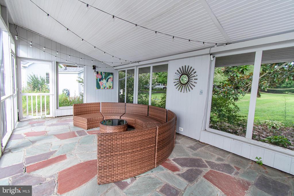 1002 WADES FARM LANE
