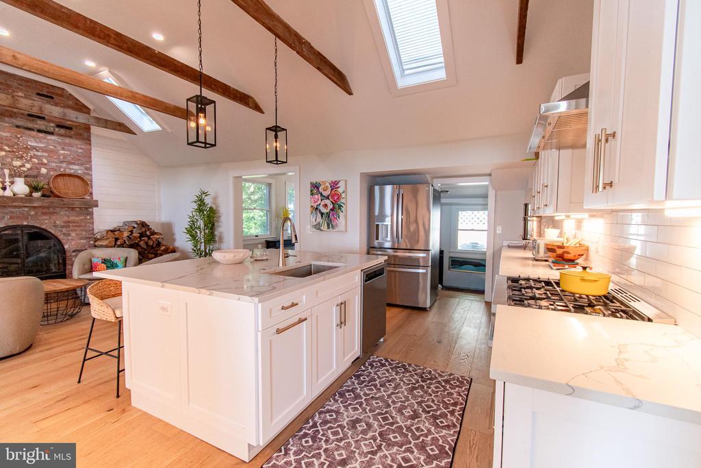 1002 WADES FARM LANE