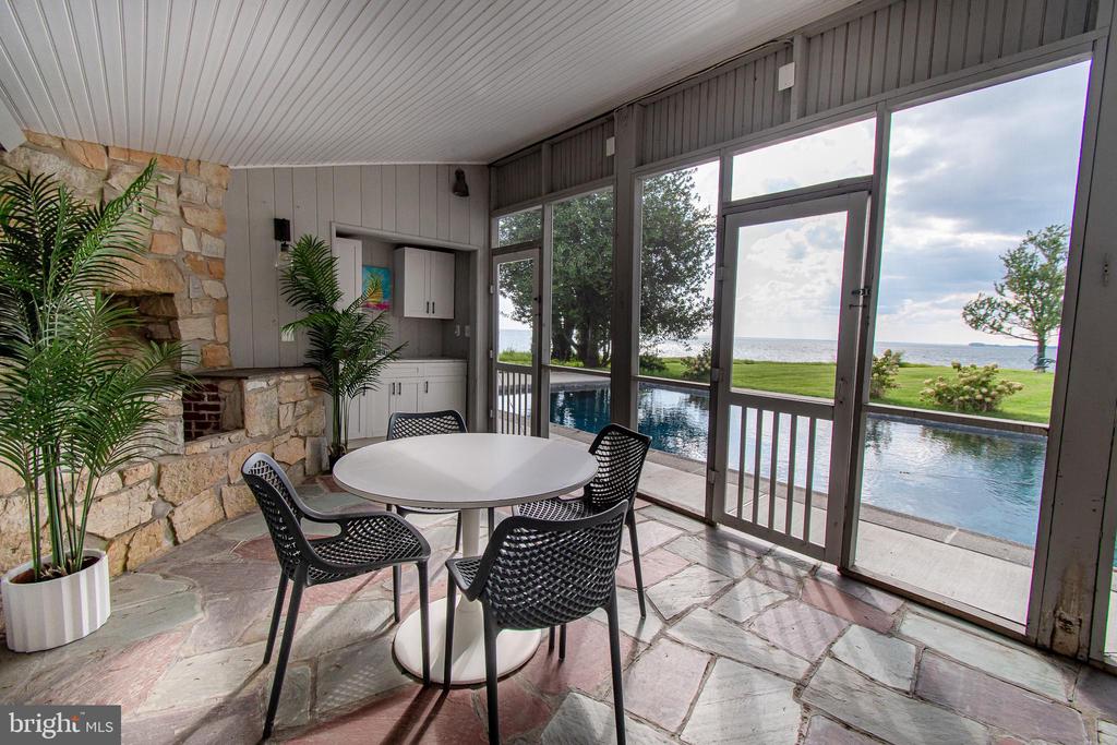 1002 WADES FARM LANE
