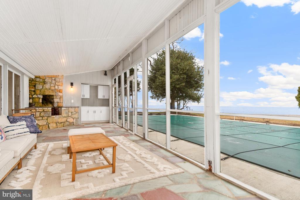 1002 WADES FARM LANE