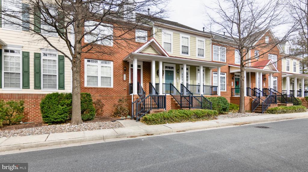 300 DIXON STREET Unit: 102