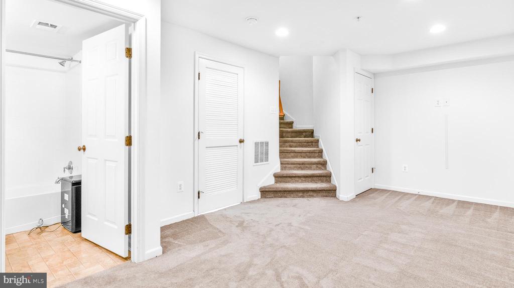 300 DIXON STREET Unit: 102