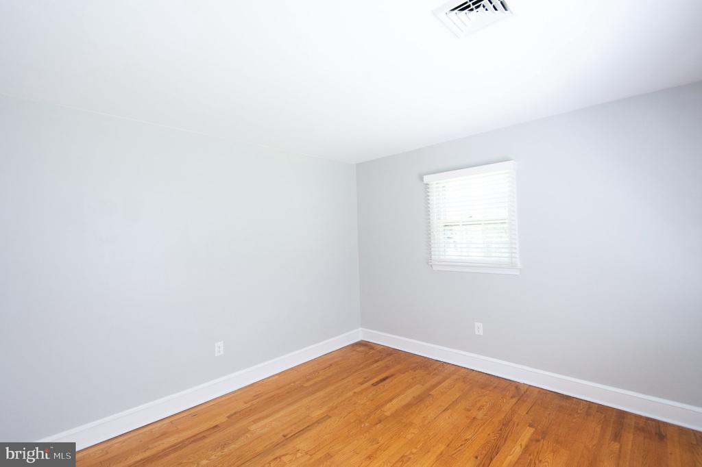 8235 INGLETON CIRCLE