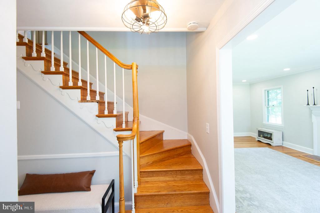 8235 INGLETON CIRCLE