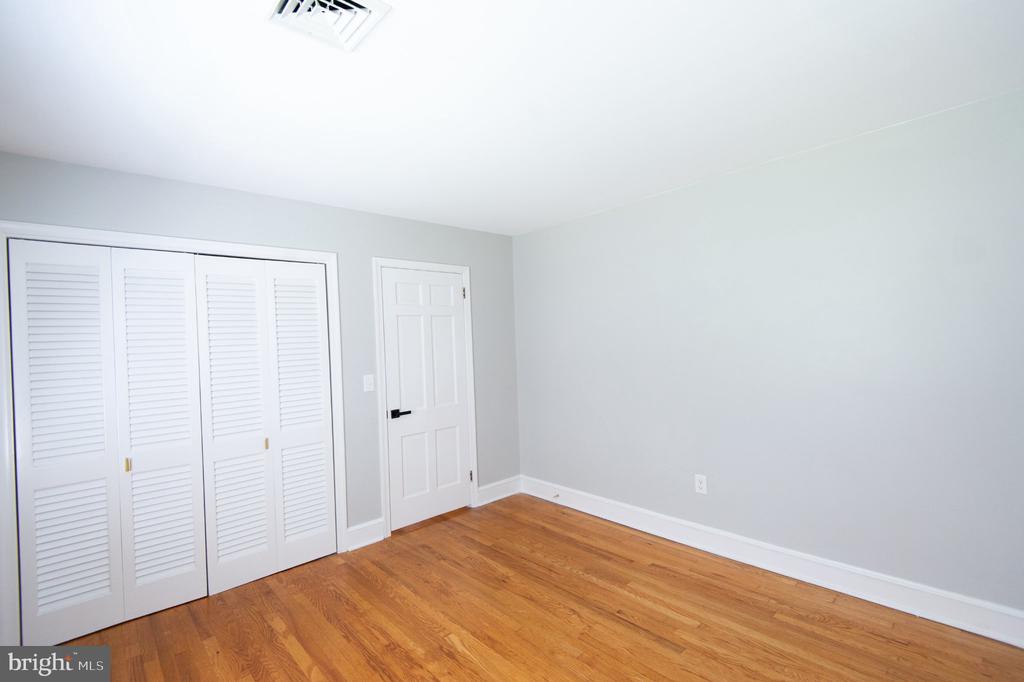 8235 INGLETON CIRCLE