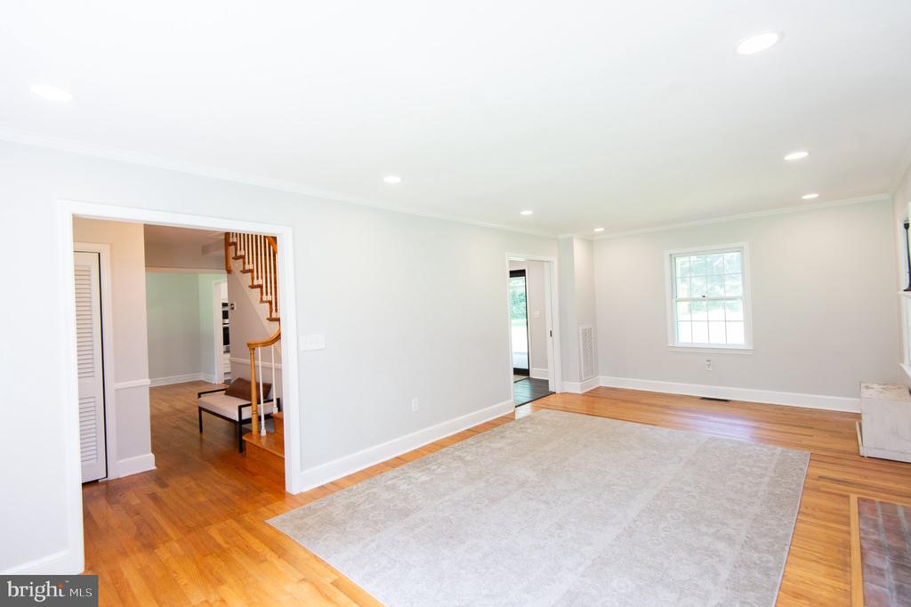 8235 INGLETON CIRCLE