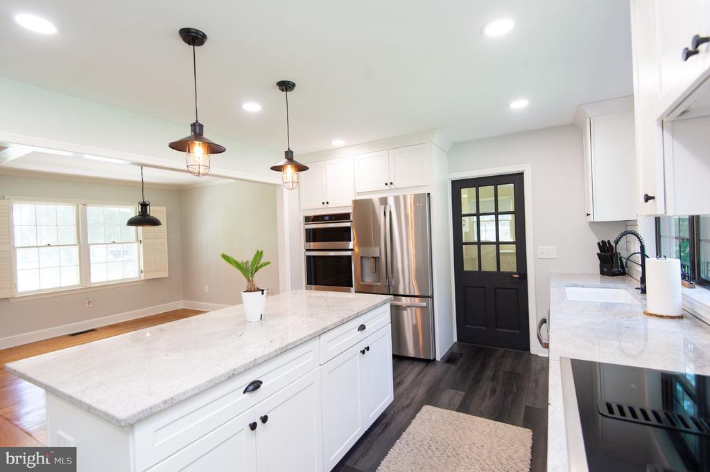 8235 INGLETON CIRCLE