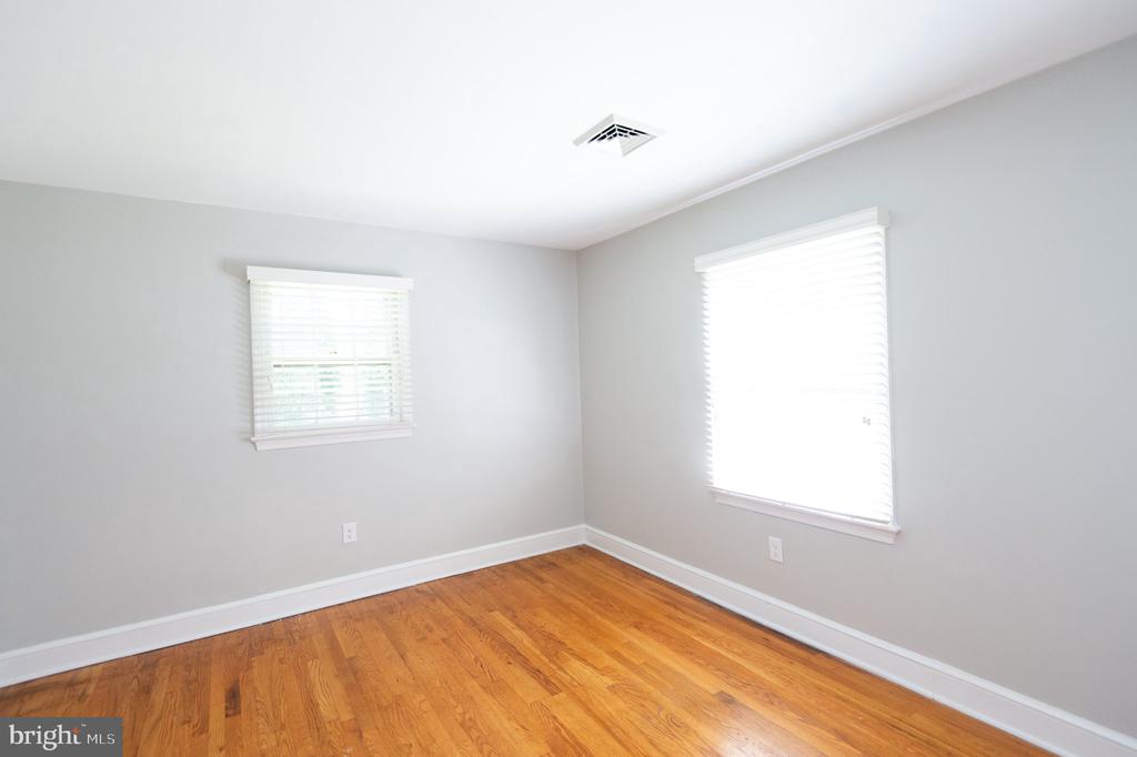 8235 INGLETON CIRCLE