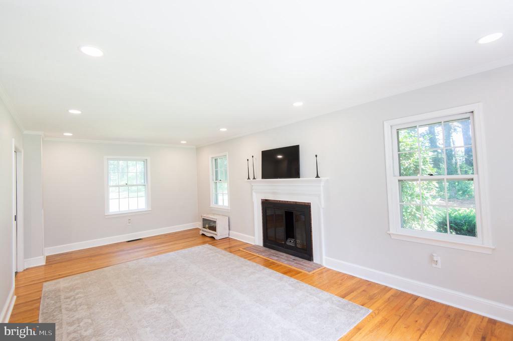 8235 INGLETON CIRCLE
