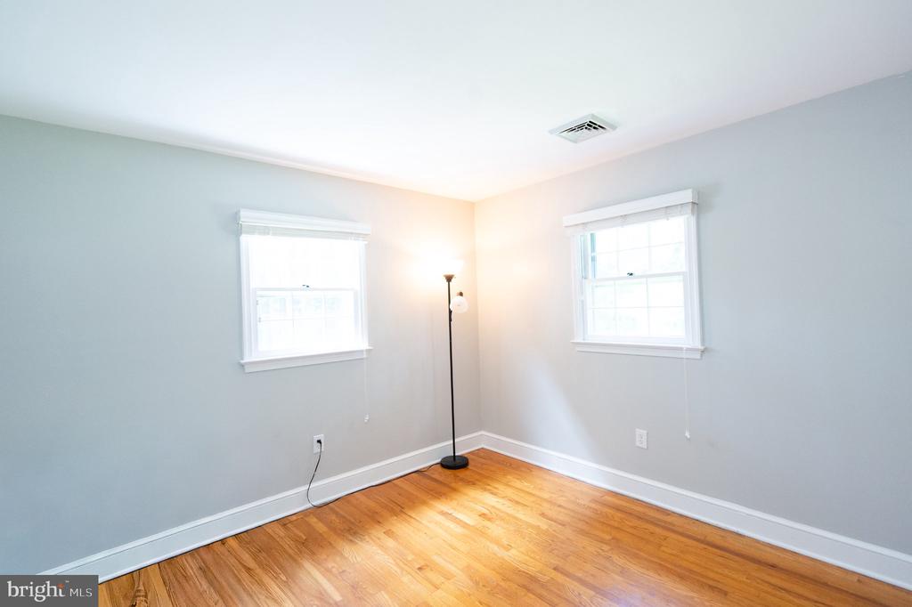 8235 INGLETON CIRCLE